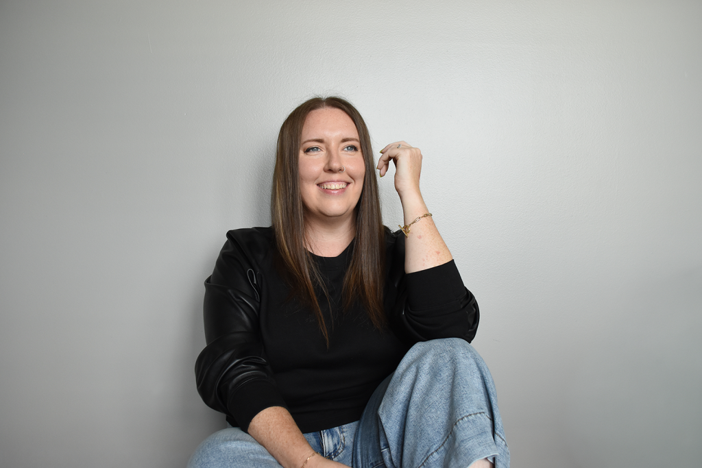 LA_2 web LauraAura headshot